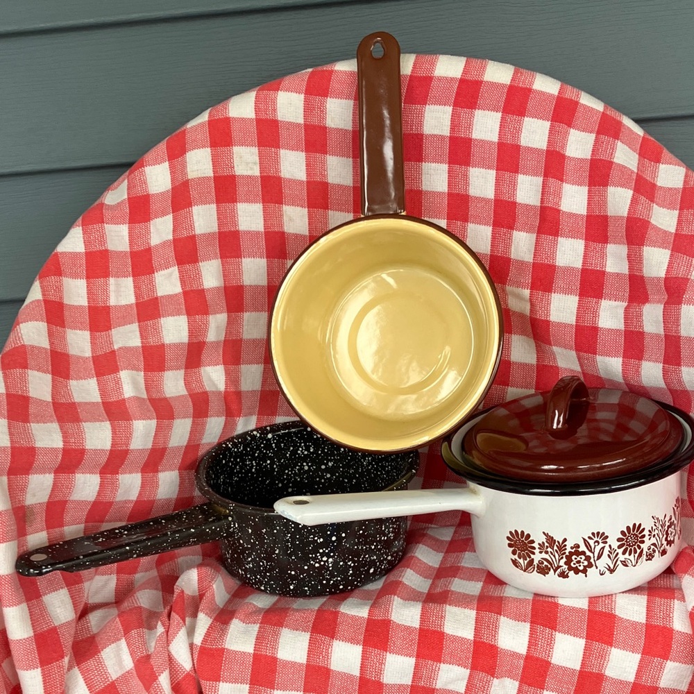 Vintage Enamelware Saucepans (3), One With Lid. Like New